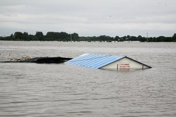 梦见家里进水地板被淹_梦见家里被淹_梦见房子被淹