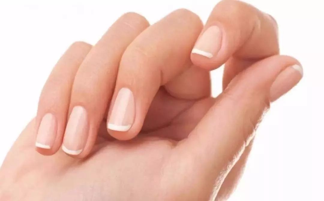 人手指甲上的月牙代表什么意思_指甲月牙_指甲上的月牙代表什么生育能力吗