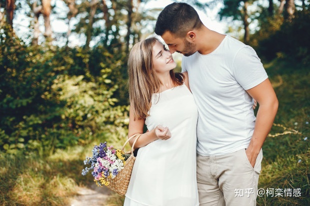 已婚女梦见活吞蛇_已婚男人梦见蛇_已婚中年男人梦见自己谈对象