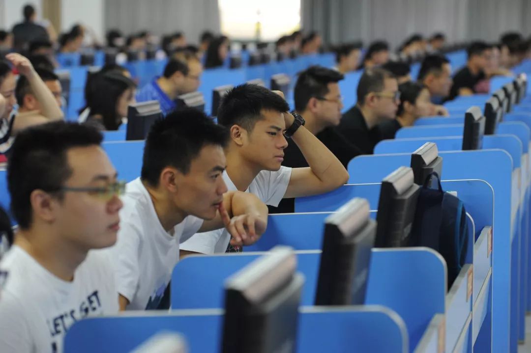 晚上跑步后头痛胸闷_梦见跑一晚上步_晚上姐姐跑到我房间