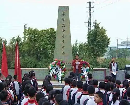 梦见坟墓挖了很多死人_孕妇梦见看到很多坟墓_梦见很多坟墓