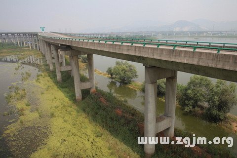 梦见过甩甩桥_梦见过桥_梦见过隧道,隧道塌方