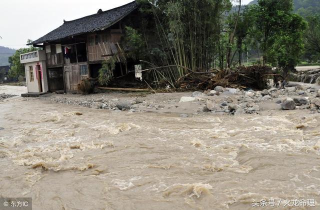 梦见下雨家里涨水是什么意思_孕妇梦见下雨河里涨水_梦见下雨涨水