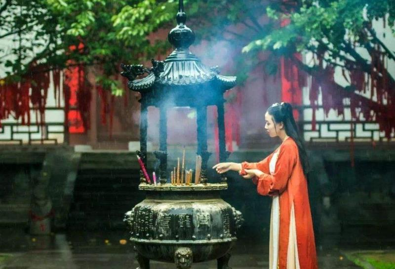 寺庙拜佛求签_寺庙求签很准的经历_南京哪个寺庙可以求签