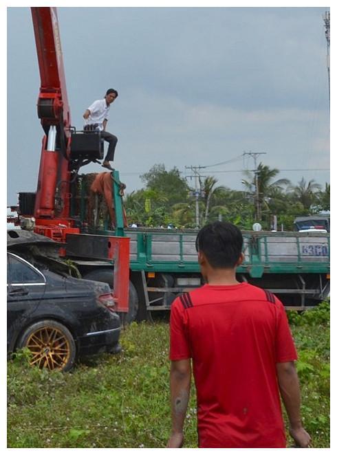 做梦梦见开车撞死小孩_梦见小孩开车_梦见自己开车压死小孩