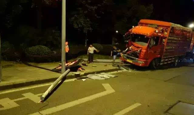 梦见自己开车压死小孩_梦见小孩开车_做梦梦见开车撞死小孩