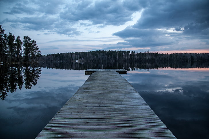 dock-lake-finland-dark-preview.jpg