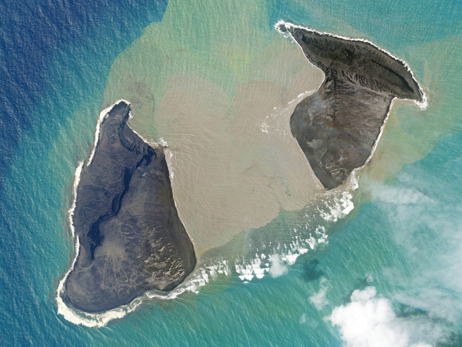 汤加火山爆发前后对比图曝光初步报告无大规模伤亡