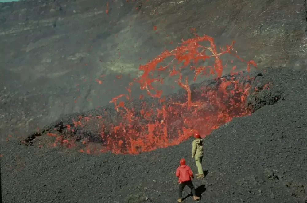 梦到火山爆发_意大利超级火山8级爆发_智力火山再次爆发