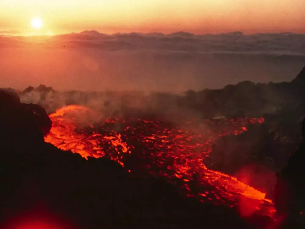 意大利超级火山8级爆发_智力火山再次爆发_梦到火山爆发