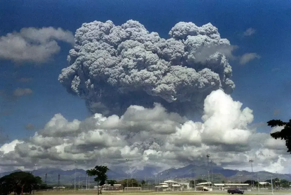 智力火山再次爆发_意大利超级火山8级爆发_梦到火山爆发