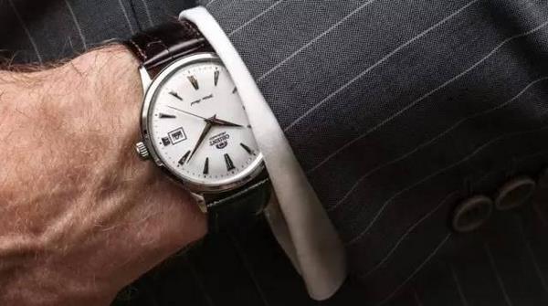 梦见戴手表是什么意思 女人梦到自己戴了一块手表有什么预兆