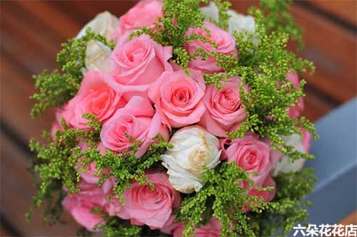 粉色玫瑰代表啥意思_3朵粉色玫瑰代表什么意思_粉色玫瑰代表什么
