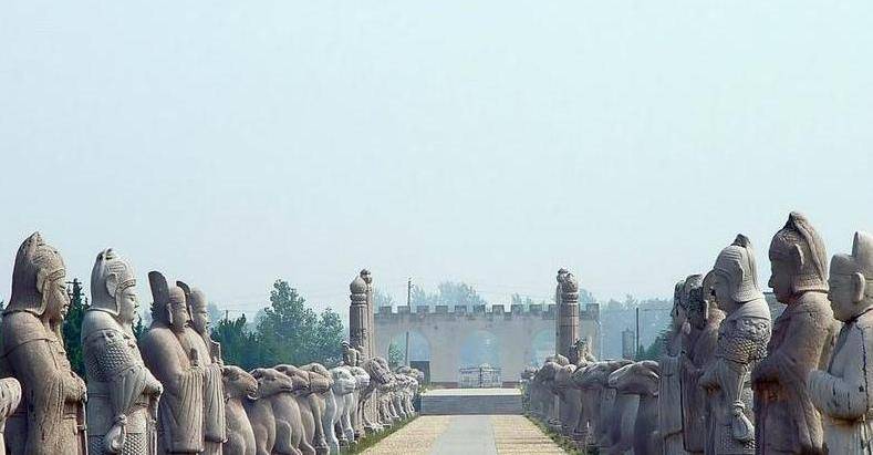 中国最牛祖坟, 后代出了16位皇帝, 至今无人敢盗, 高铁也要绕道走