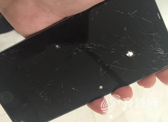 手机摔屏幕没碎黑屏_苹果6s手机屏幕摔坏了换屏多少钱_梦见手机屏幕摔碎了
