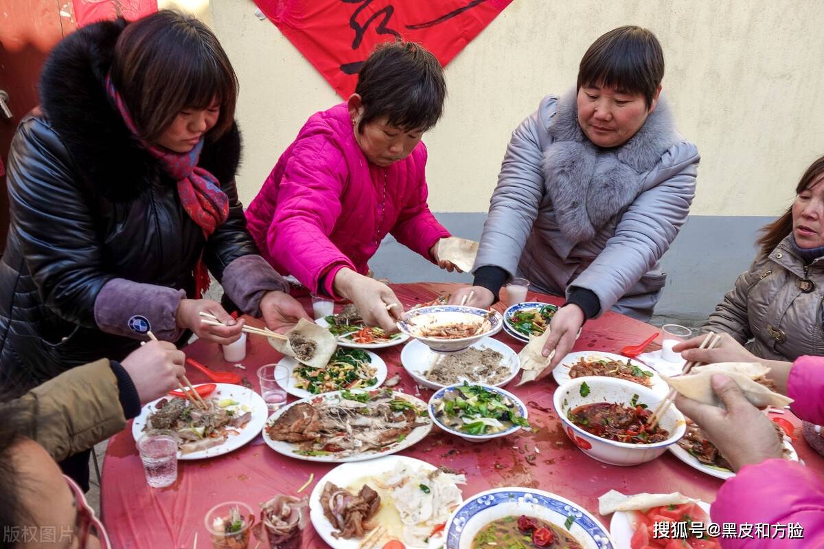 梦见自己结婚办酒席 梦见办喜事的场面好多人