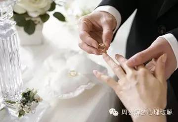 梦见参加已婚人的婚礼_梦见参加别人的婚礼_梦见参加婚礼送亲