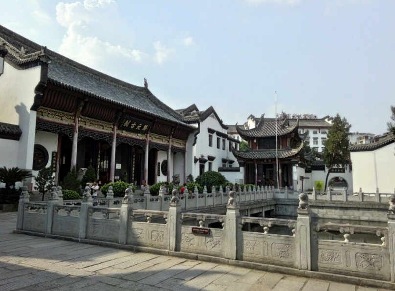 中国最神奇的寺院，“数罗汉”能算命运，游客：非常灵验！
