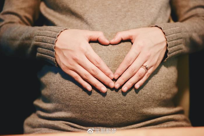 女人梦见自己怀孕?_女人梦见怀孕_女人梦见自己买红衣服会怀孕吗