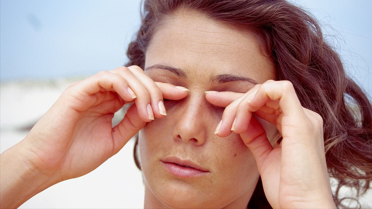 “左眼跳财，右眼跳灾”有科学依据吗？眼皮总跳，小心这4种原因