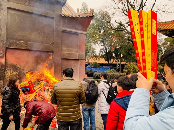 南岳大庙烧香拜佛求学业考研还愿——南岳衡山看雾松许愿祈福攻略