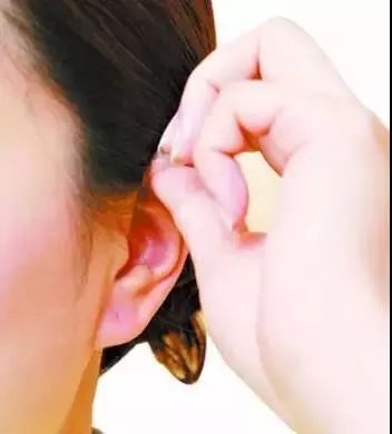 耳朵看相 耳朵大小形状可看出疾病信号 (9)