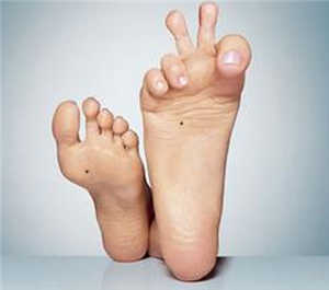 【图】右脚侧边有痣代表什么 揭露隐藏在你脚底的秘密