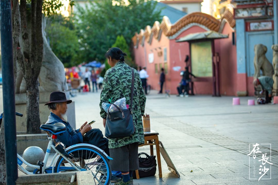 “我在开福寺门前算命，算出了……”