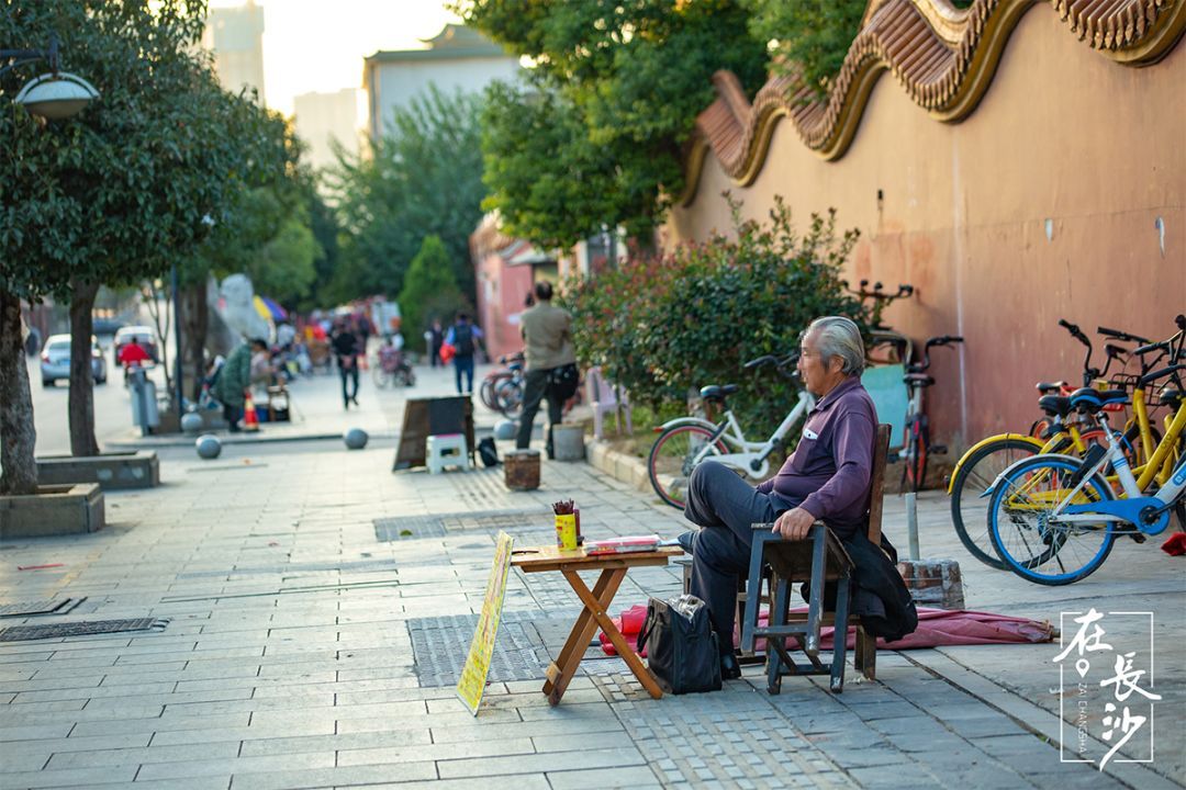 “我在开福寺门前算命，算出了……”