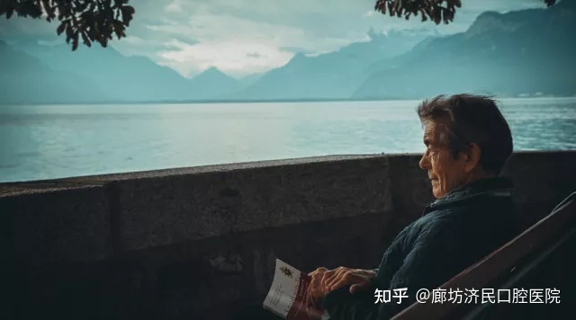 牙齿变长牙缝变宽...注意！你的牙龈正在萎缩！