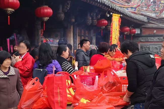 泉州涂门街关帝庙，上香、求签、拜拜的步骤都在这儿了