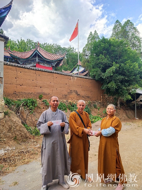 云南鸡足山僧人隐修茅棚遭强拆 千年古风将消失