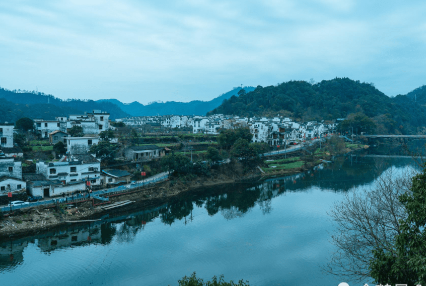 风水依山傍水怎么解释，依山傍水在风水中的作用