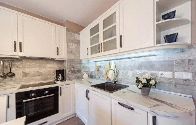 厨房间防滑涂料的优点是什么：清荷微瓷