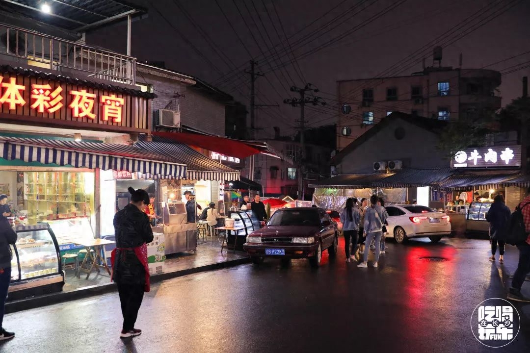 这里是东瓜山，是长沙才有的夜宵江湖